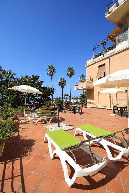 Hotel Kristina Imperia Exterior photo