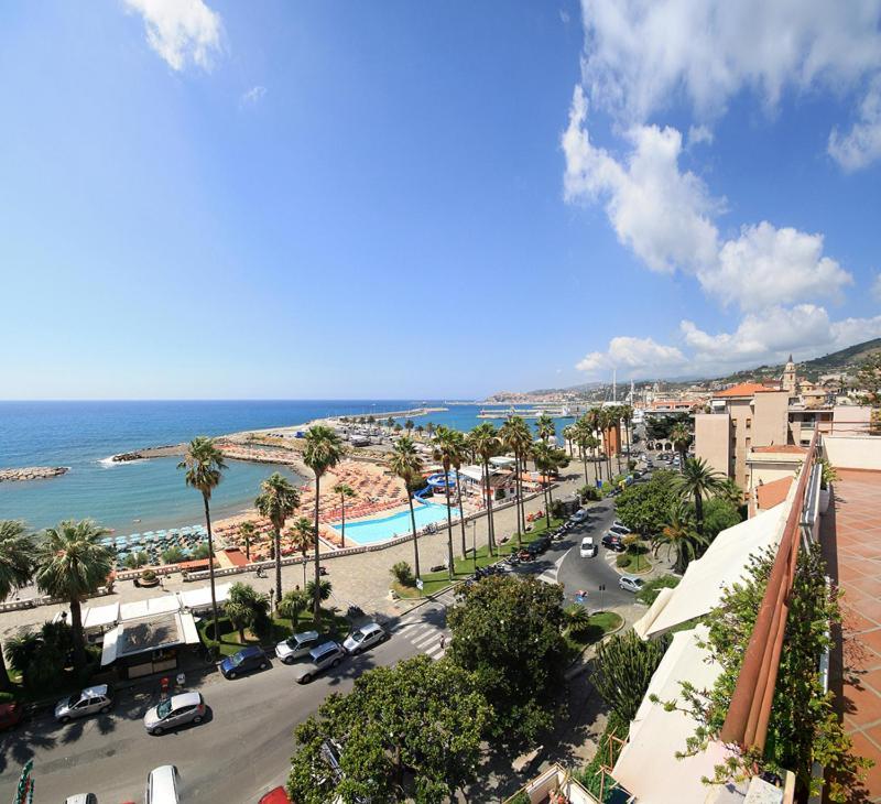 Hotel Kristina Imperia Exterior photo